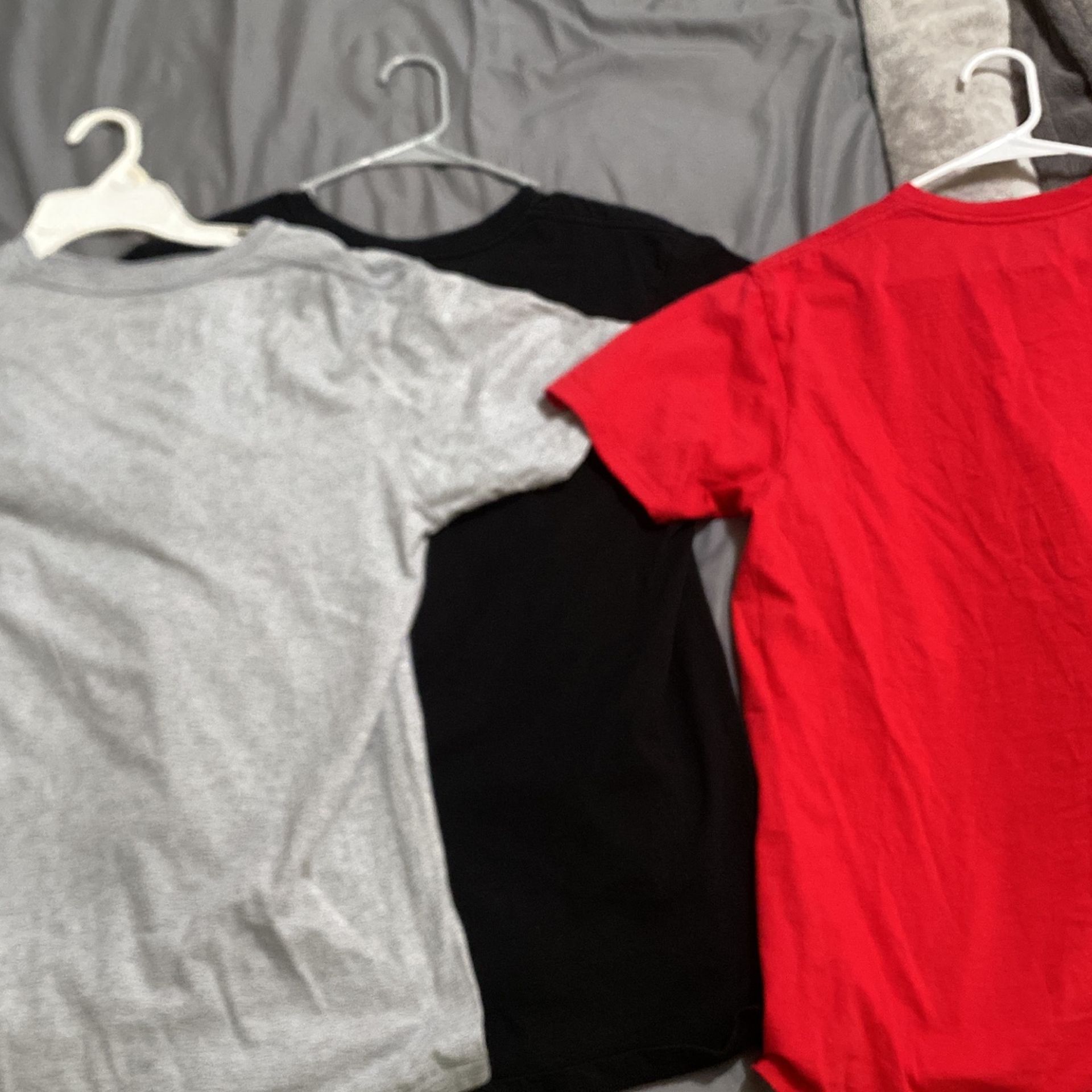3 T-Shirts Medium