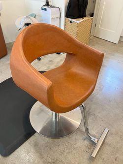 Haircutting styling chair