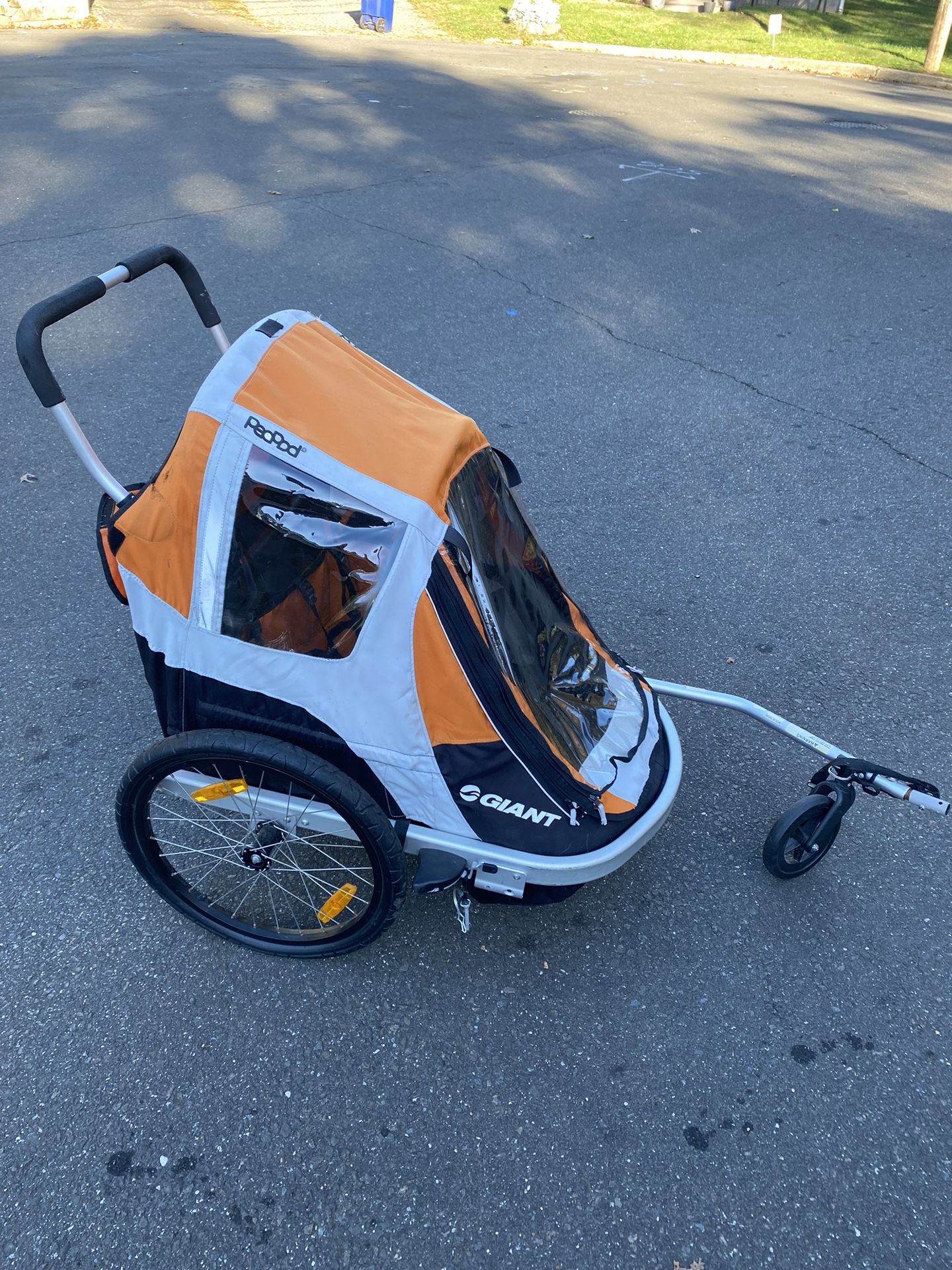 Giant PeaPod bicycle trailer * needs new Bike Trailer Coupler $5-6 on amazon other than that good to