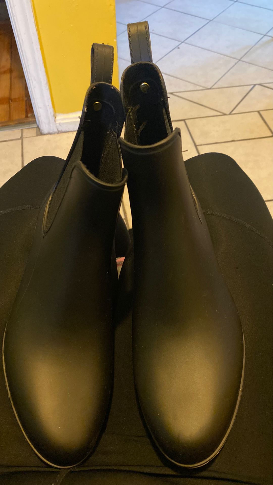 Size 7 boots never worn very cute