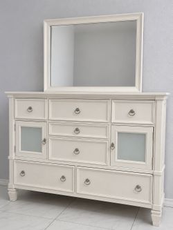 Ashely’s dresser with mirror and nightstand, negotiable!