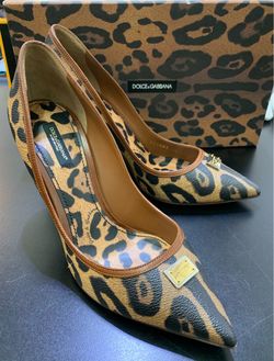 Dolce & Gabana Size 40/9 Womens Pumps, Almost New!