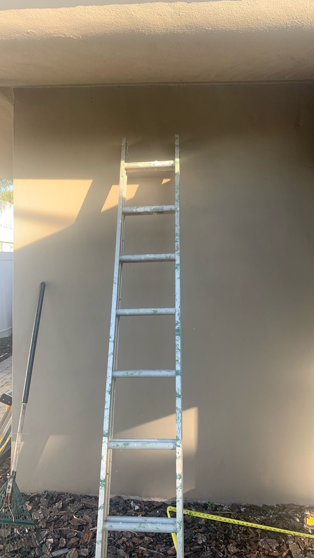 ALUMINUM EXTENSION LADDER