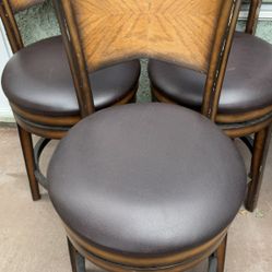 3 Wooden Bar Stools with Swivel Seats – Classic Design