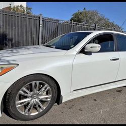 Hyundai Genesis - Premium Sedan 