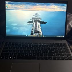 Laptop Dell Latitude 5521 i7 11th Gen 32GB RAM 1TB SSD