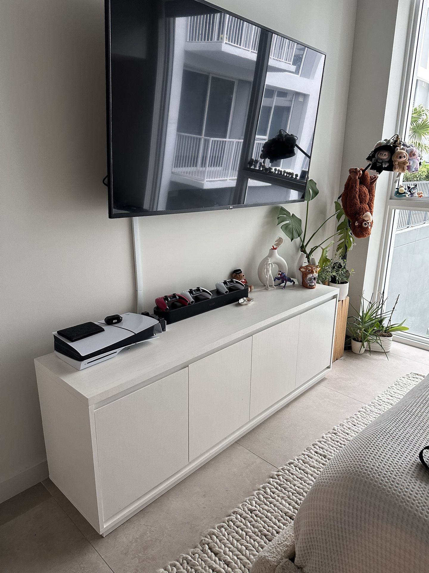 Modern White TV Stand / Media Console β $200 OBO β Pickup Only