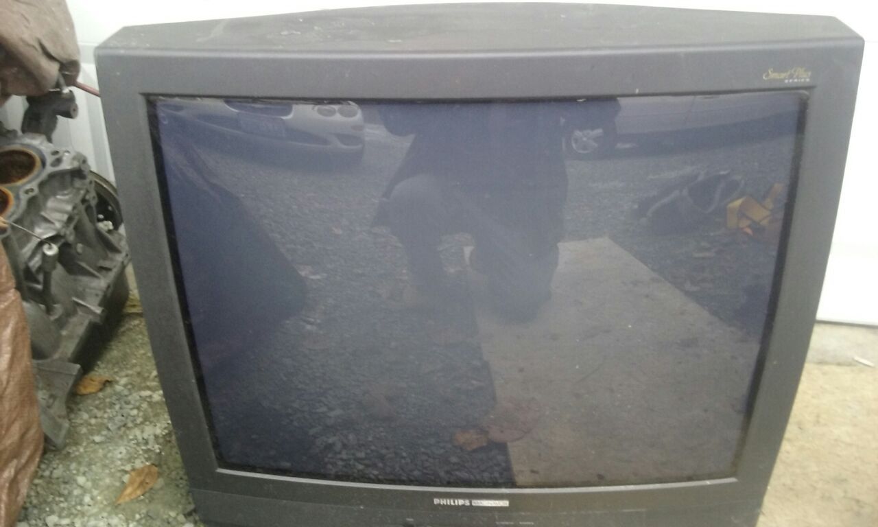 32 inch Philips Magnavox TV Smart Plus series beautiful picture old
