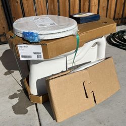 Toilet Bowl With Accessories 