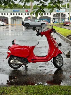 Vespa LX 150 Dragon Red