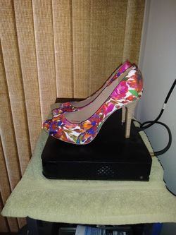 Womens floral print heels