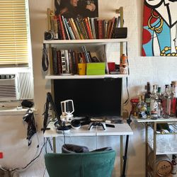 Desk That Mounts To Wall ! Only A Year Old 