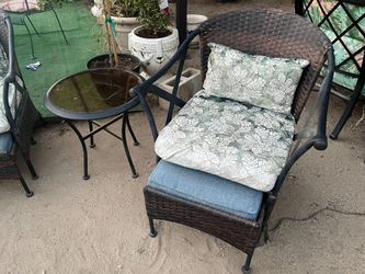 3 pice 2 chairs 2 footstool and table