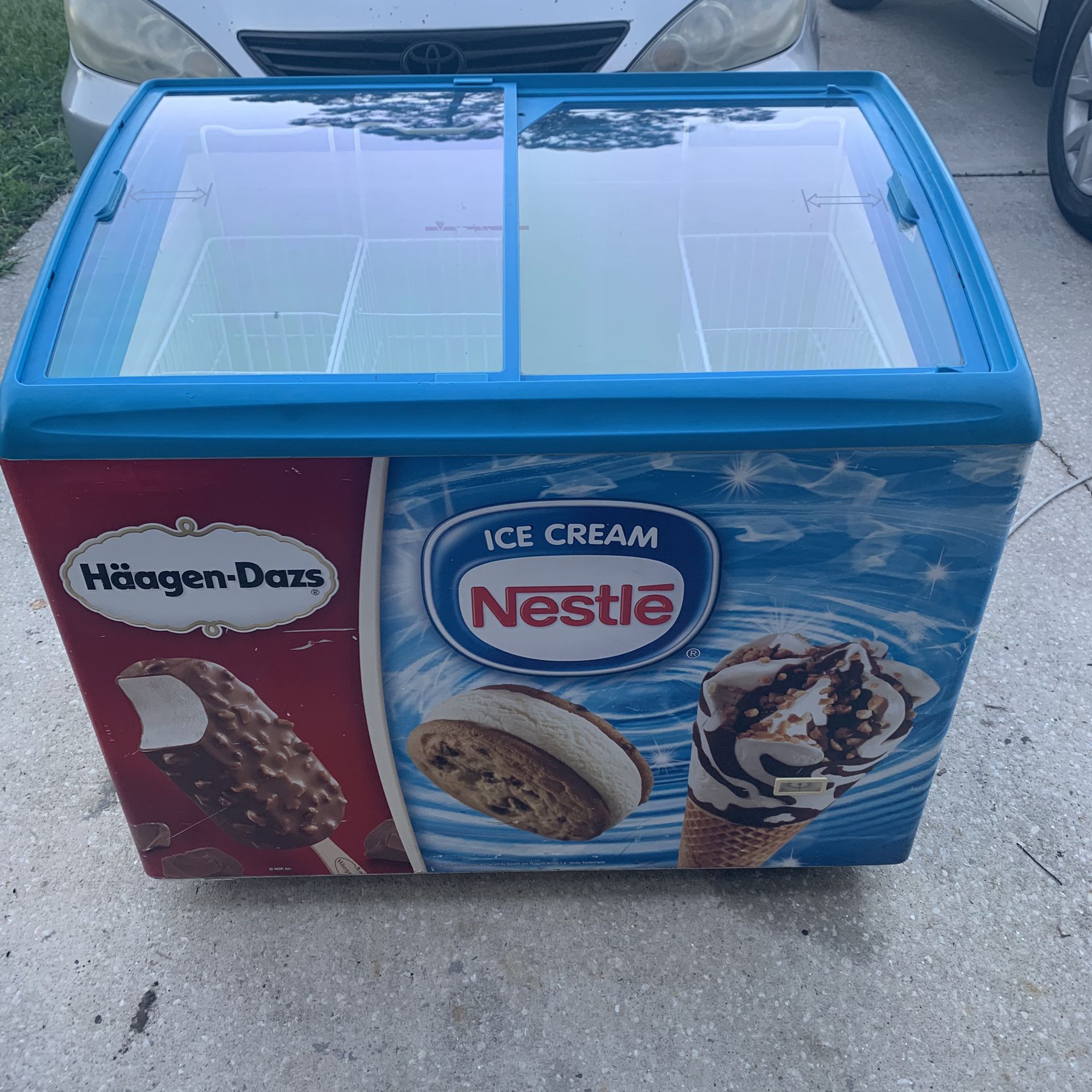 Sliding Glass Top Ice Cream Chest Display Freezer for Sale in Orlando, FL -  OfferUp