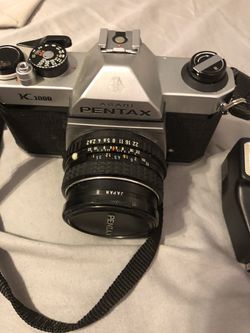 Asahi Pentax K 1000 CAMERA with Extra Lens & Flash; K1000 SLR shoots 35mm film 50mm lens included