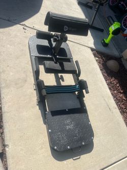 Hip thrust machine
