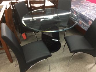 Dining set with 4 chairs in the box