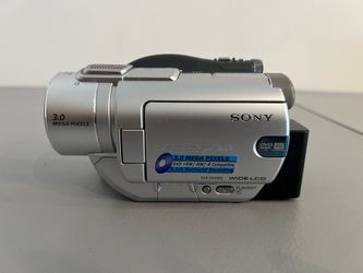 SONY HandyCam DCR-DVD405 Camcorder