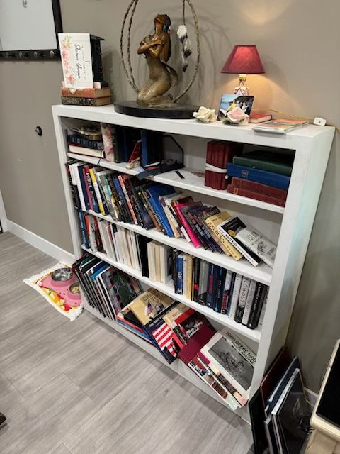 White 4-shelve Bookshelf