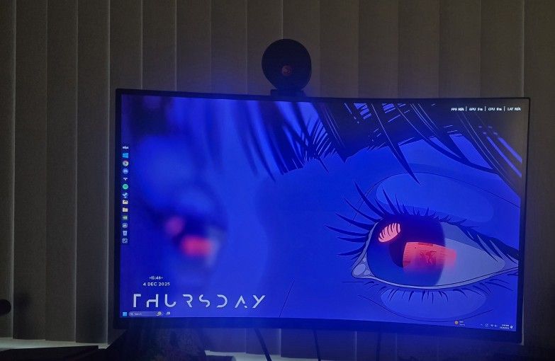 27" 1440P Curved Monitor With Monitor Arm