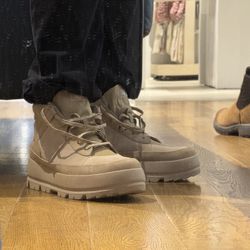 Ugg boots -Lug chalks