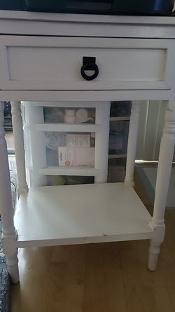 LiTTLE DESK OR TABLE/STAND