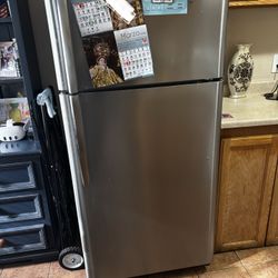 Free Free Free Fridge / Regrigerador.
