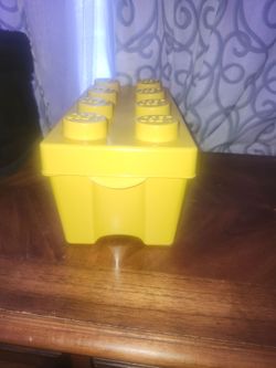 LEGO Yellow Brick box