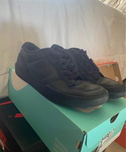 Black nike sb’s size 9