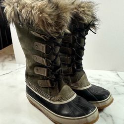 Sorel Joan of Arctic Boots - Army Green - Women’s Size 9.5