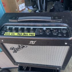 Fender Mustang I  Guitar Amp