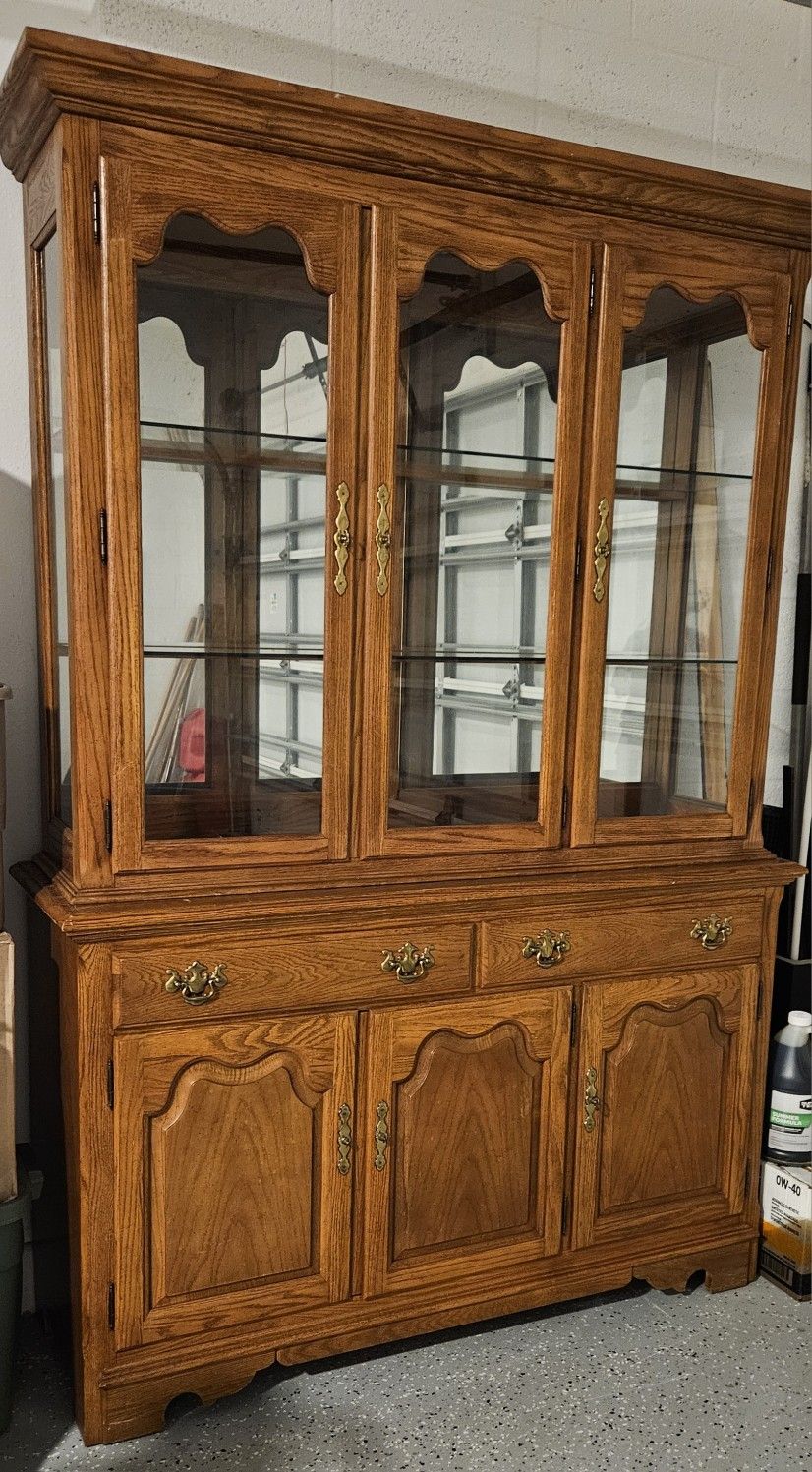 China Cabinet/ Buffet Solid Wood