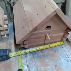 Log Cabit Bird House 