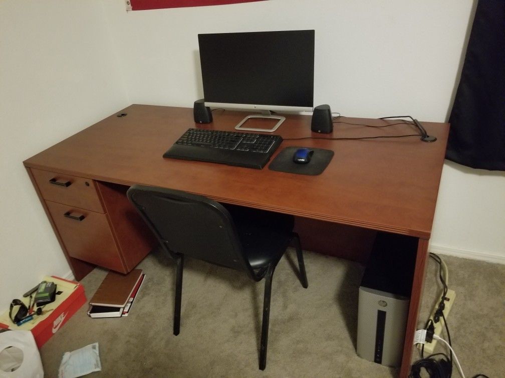 Office Desk - Wood desk