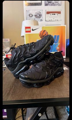 NIKE VAPORMAX SZ 8 (No Insoles)