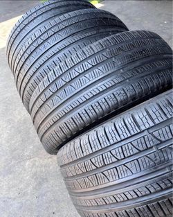 285/45/20 pirelli Selling a set of 4 tires in excellent condition 🫡