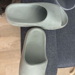 Yeezy slides size 12