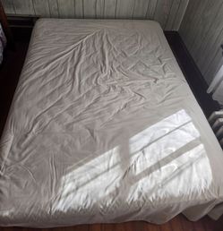 Medium Firm Queen Size Mattress in Good Condition