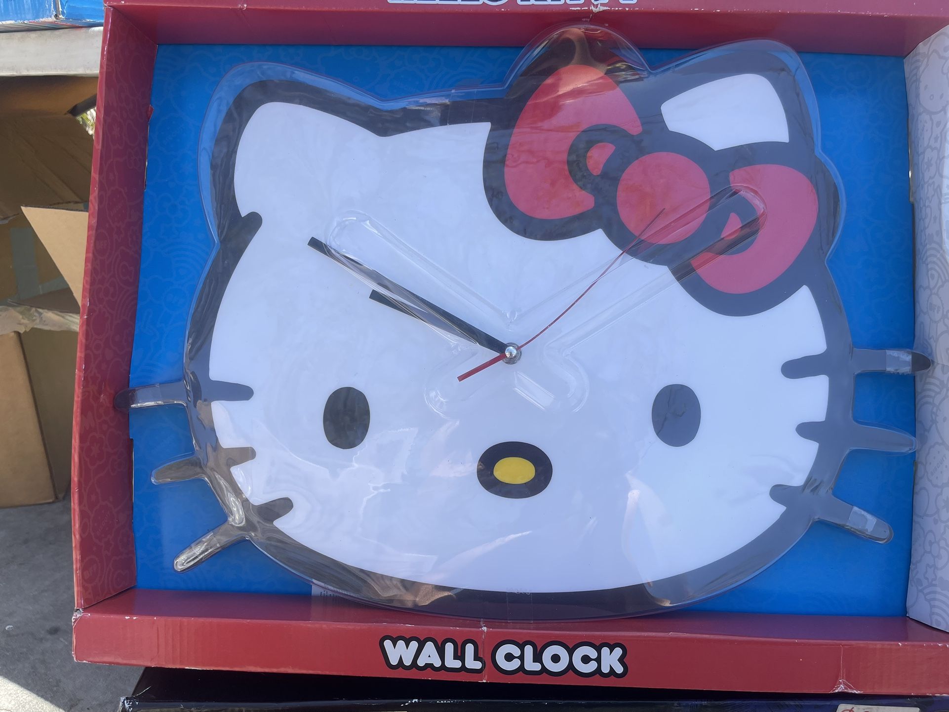 HELLO KITTY CLOCK