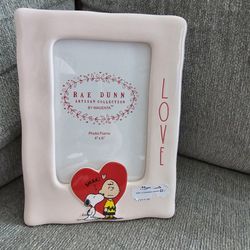Brand New Rae Dunn Peanuts Charlie Brown And Snoppy LIght Pink Photo Frame Holder 