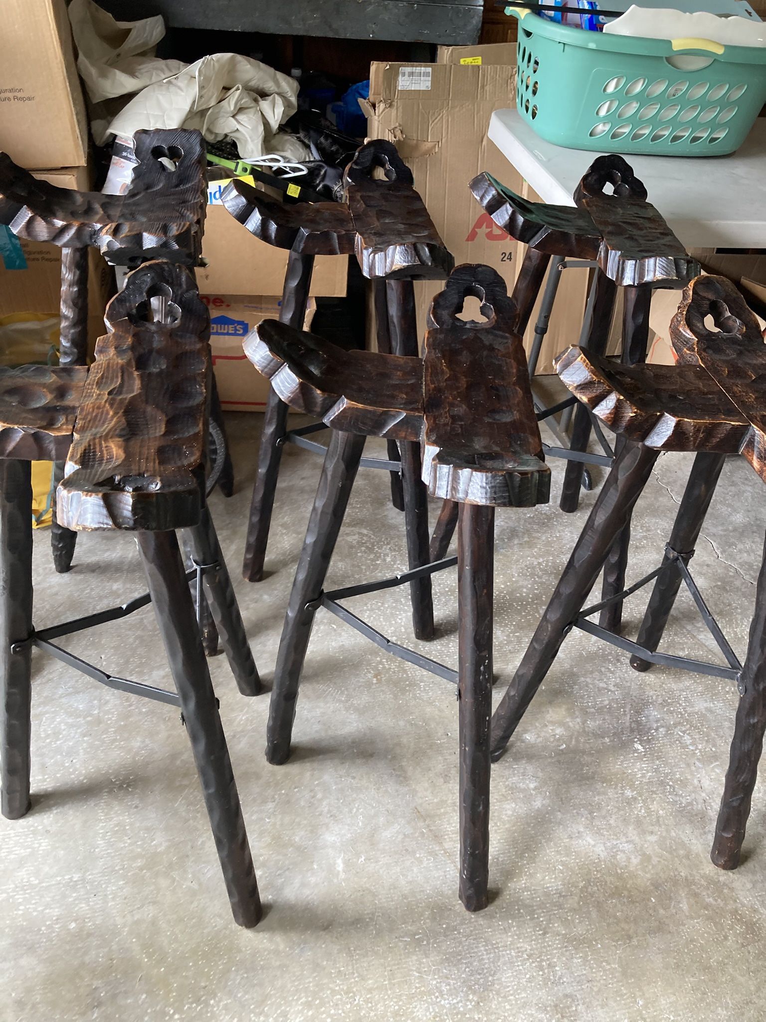 Yard Sale 24 IN L x 17.9 IN W x 16.9 IN H (61 cm L x 45 cm W x 43 cm H)