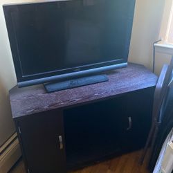 TV Stand (Corner Piece) High Quality Wood (from The Mid 90s) Comes With 32 In Sony Vizio TV! 