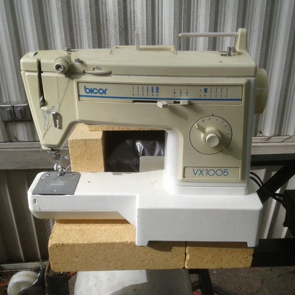 Bicor vx1005 zig zag sewing machine for Sale in Fayetteville, AR - OfferUp