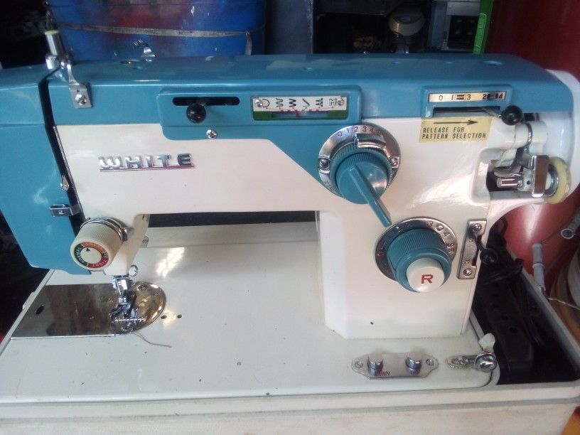 White Brand Sewing Machine 