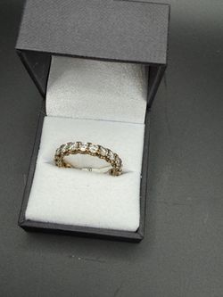 Cluster wedding band