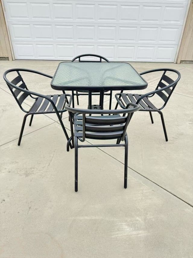 Patio Furniture Set Black Metal Tempered Glass Table and 4 Metal Chairs - Like New