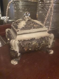 Jewelry box