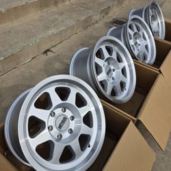 17" Method MR701 polished/brushed Aluminum 17x8.5 