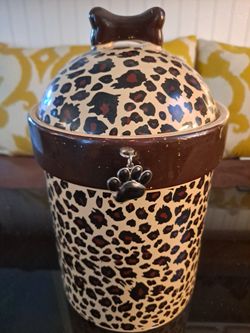 Dog/Cat Cookie Jar
