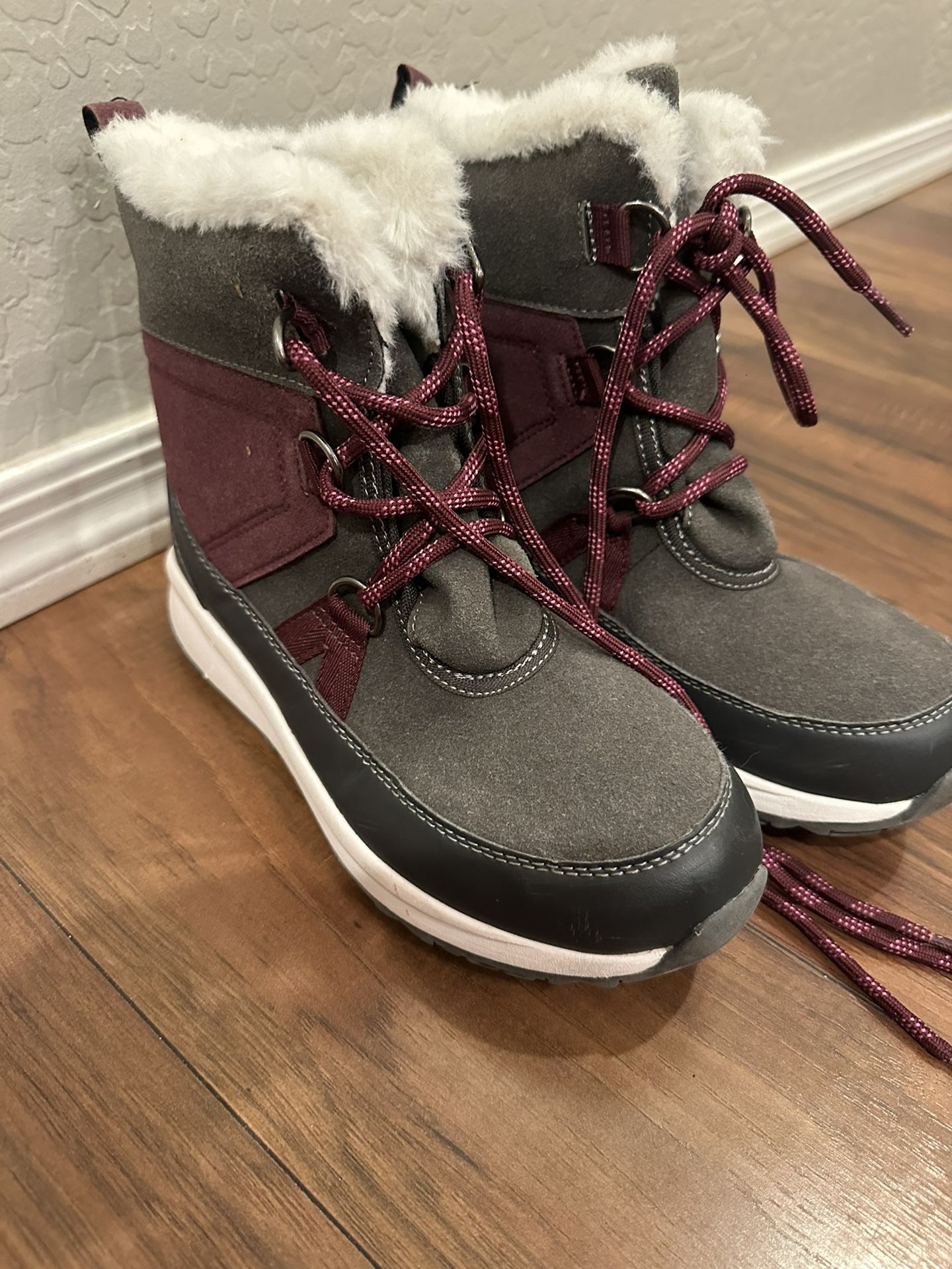 Girls Snow Boots Size 4